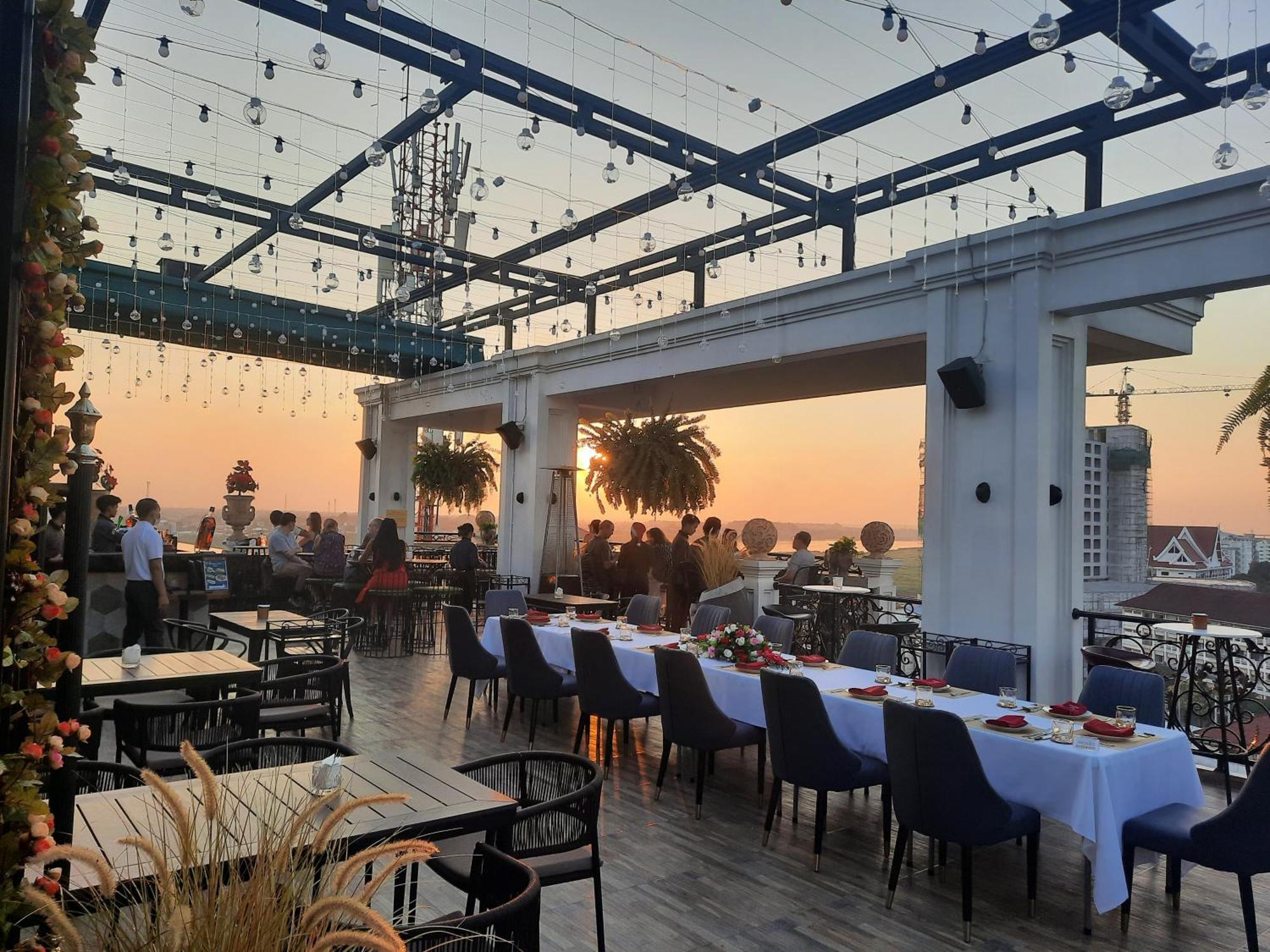 Surestay Hotel By Best Western Виентиане Екстериор снимка